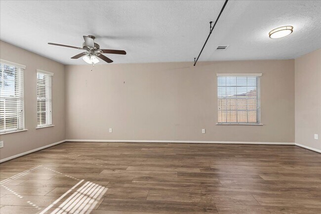 Foto del edificio - 16218 Bunker Ridge Rd