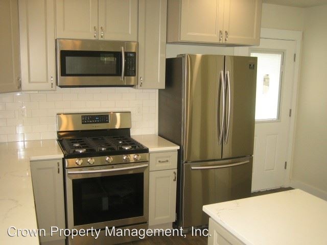 Building Photo - 2 br, 1 bath House - 1065 Garnet St NE