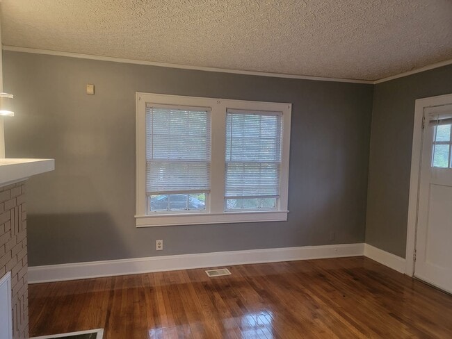 Building Photo - 1364 Carnegie Ave