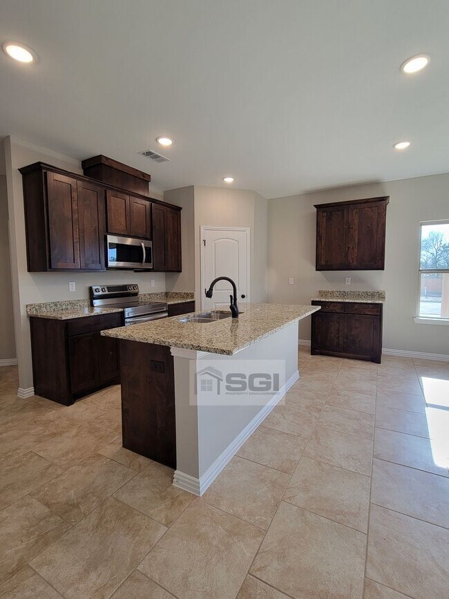 Foto del edificio - 2022 Built, 4 Bedroom On Premium Corner Lot!