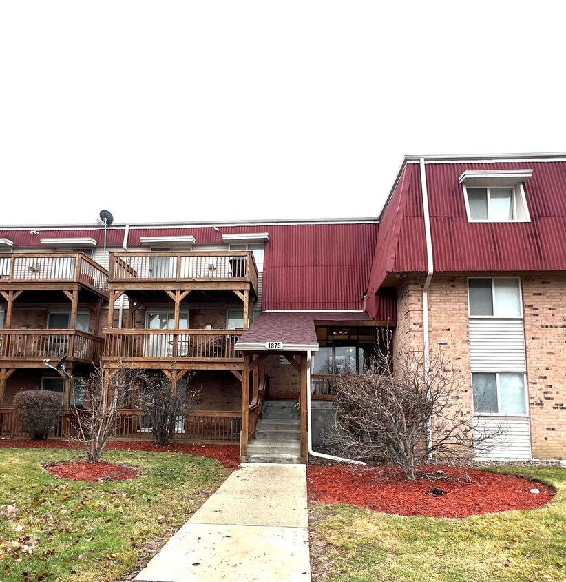 Primary Photo - 1875 Tall Oaks Dr