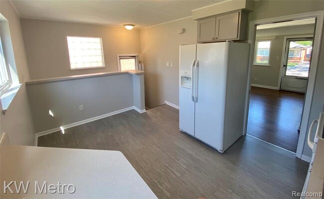 Building Photo - 604 Lerner Ave