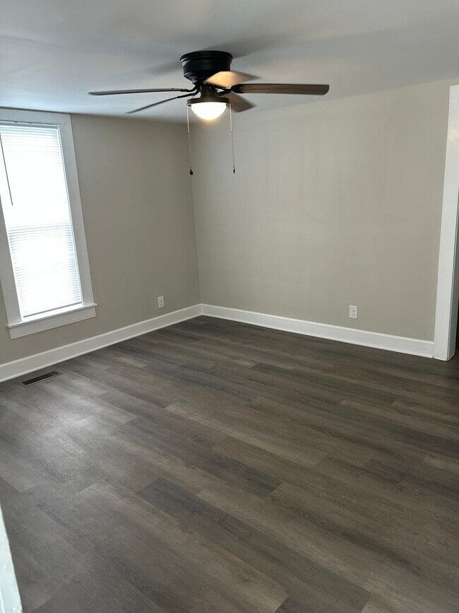 Photo - 1461 Douglas St House