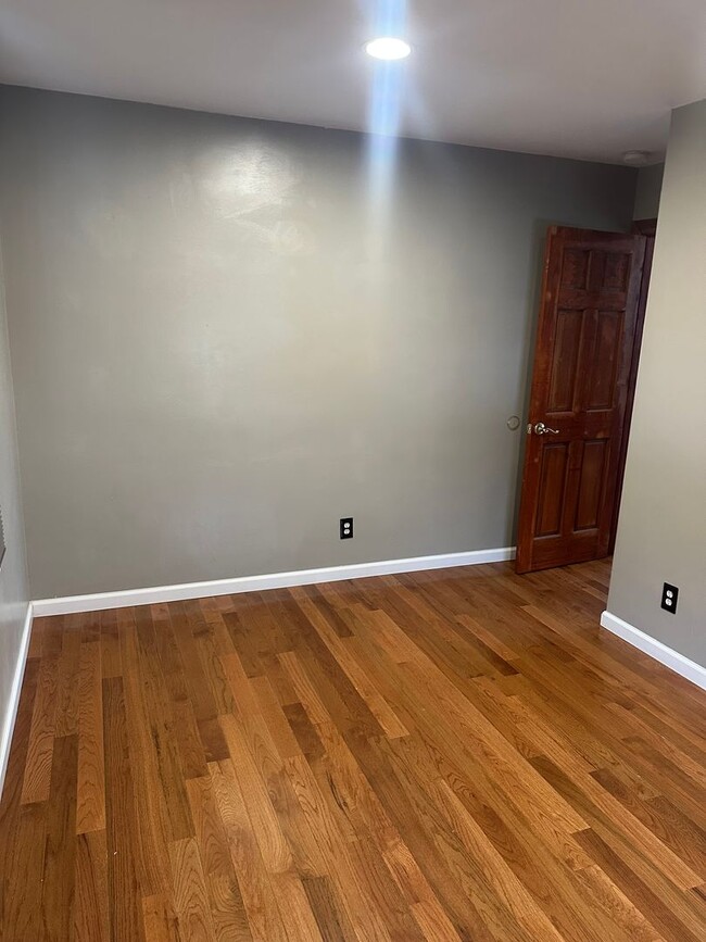 Foto del edificio - 7220 Emilie St