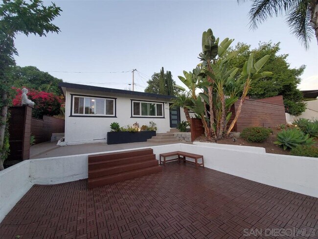 Building Photo - 4565 Toledo Dr