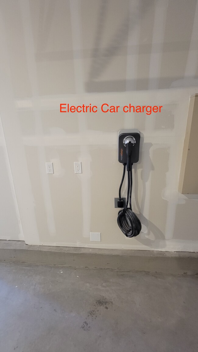 Electric car charger included - 341 N Mendocino Way