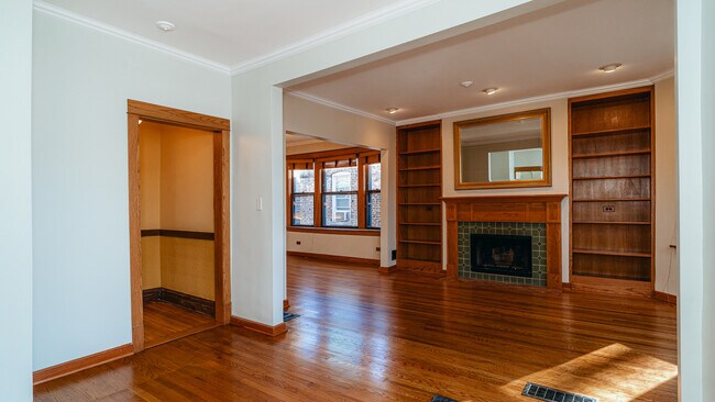 living room - 1110 S Oak Park Ave