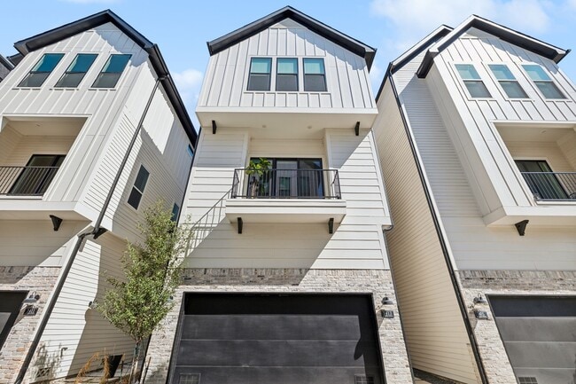 Photo - 1413 W 23rd St House