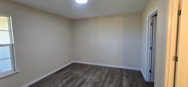 Foto del edificio - 701 Chaparral Cir