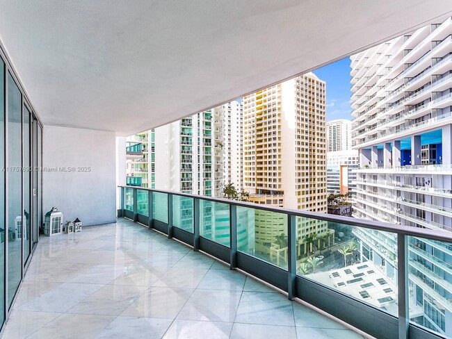 Building Photo - 1331 Brickell Bay Dr