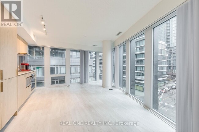 Building Photo - 60-360 Shuter St