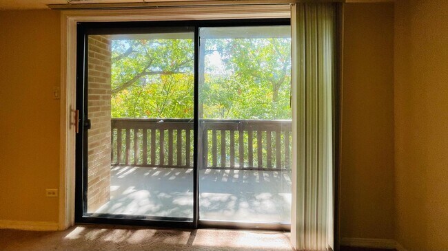 Foto del edificio - 6015 Lakeside Pl