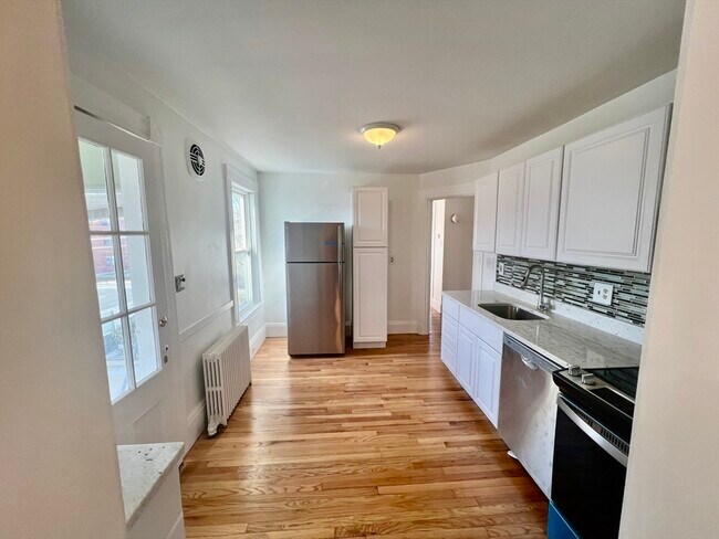 Building Photo - 50 Pond St