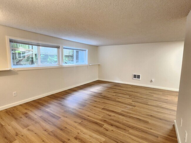 Foto del edificio - Spacious and Modern 1 Bedroom Located near...