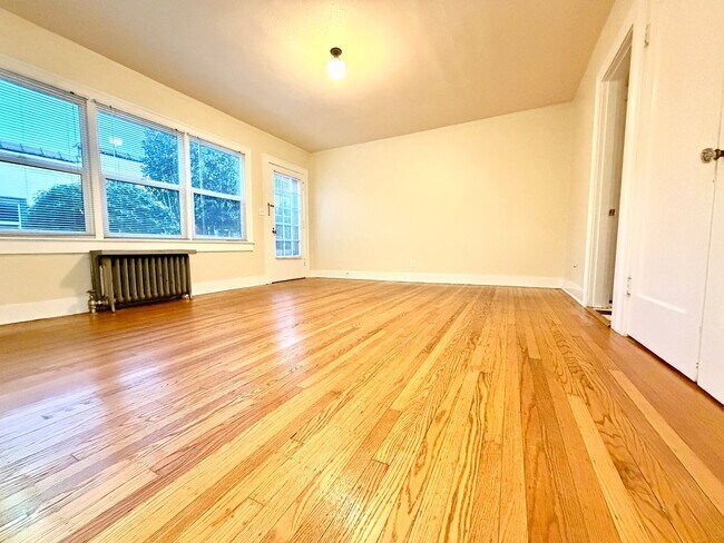 Foto del edificio - Live in the Heart of Portland’s Buckman Neighborhood — Fur Babies Welcome~ Onsite Laundry