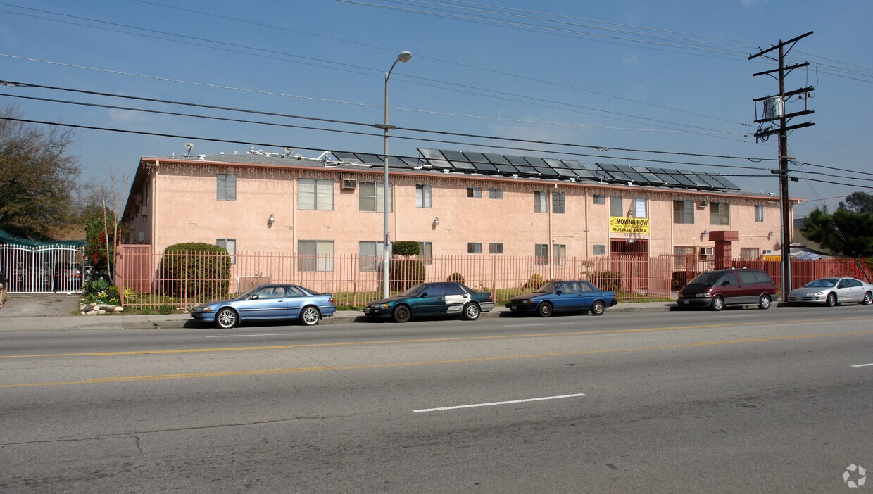 Foto del edificio - 11741 Saticoy St