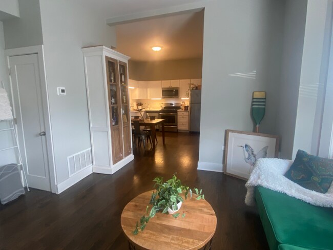 Foto del edificio - 3574 W Cortland St