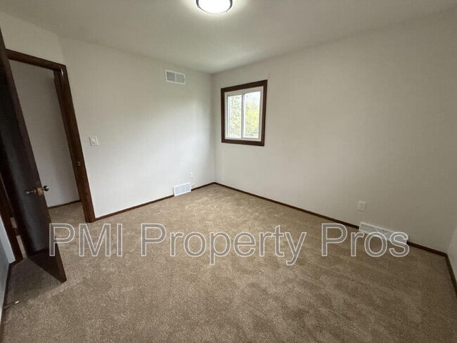 Building Photo - 8150 S 88th St