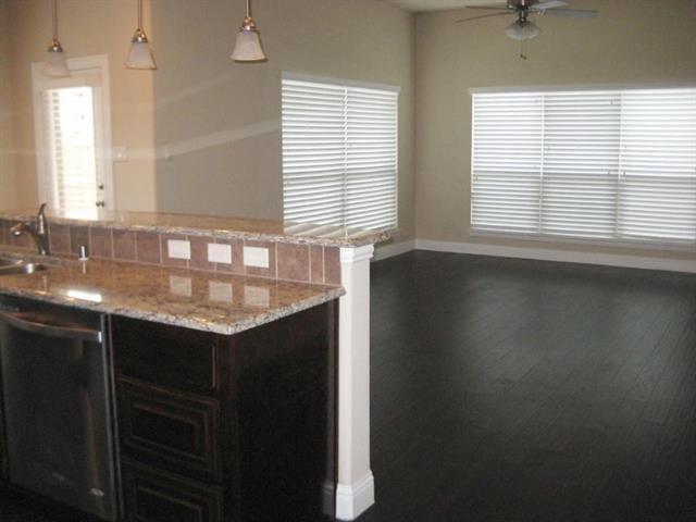 Foto del edificio - 4201 Pecan Bend Ln