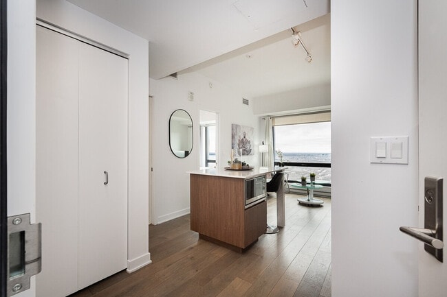Building Photo - 955 Rue Lucien-L'Allier
