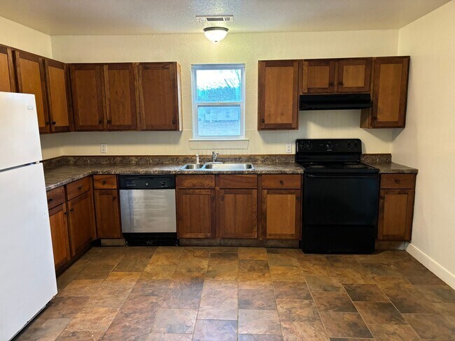 Building Photo - 500 Bache St