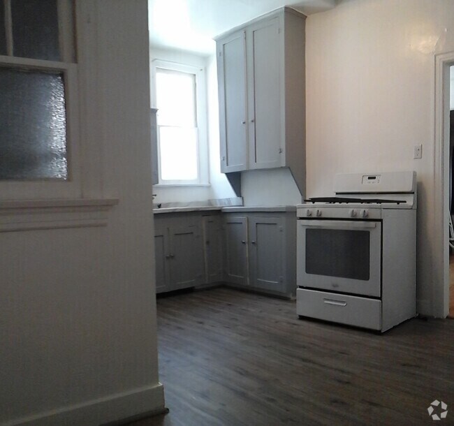 Building Photo - 427 N Genesee Ave