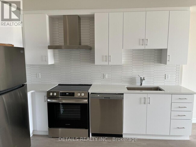 Photo du bâtiment - 1350 Hemlock Rd