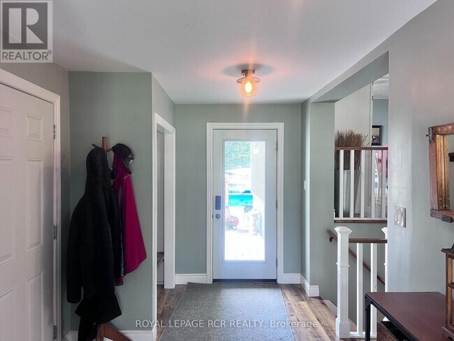 Photo du bâtiment - 246316 Hockley Rd