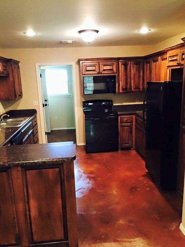 Primary Photo - 13063 Raymond Rd