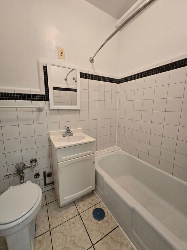 Foto del edificio - 6910 N Ravenswood Ave