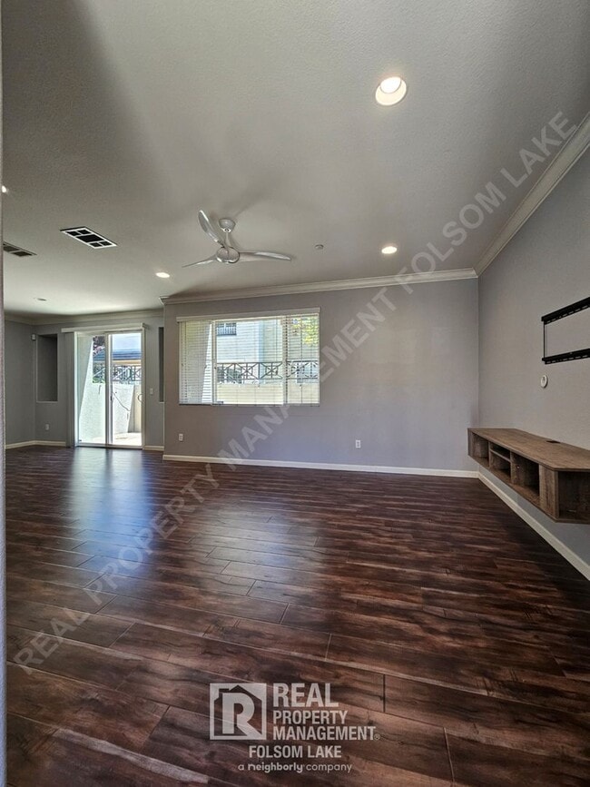 Building Photo - 104 Rodin Ln
