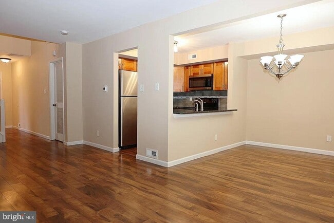 Building Photo - 13 5 Crown Royal Cir