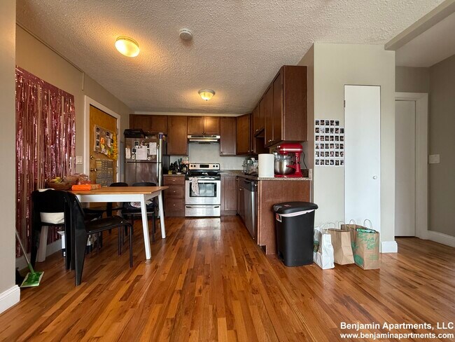 Foto del edificio - 226 Parker Hill Ave