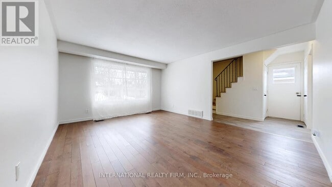 Building Photo - 1364 Lakefield St