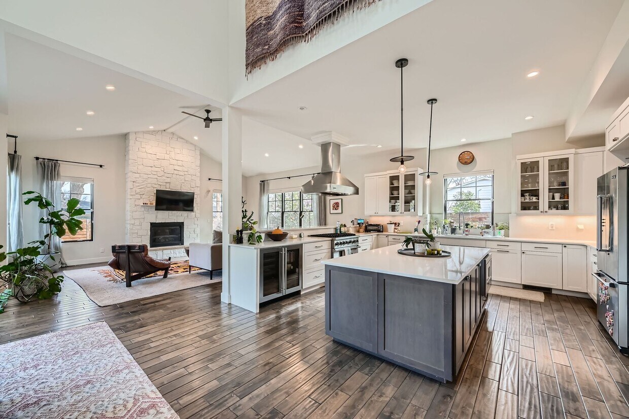 Refined Boulder Living - Furnished 5BDR Gem - Refined Boulder Living - Furnished 5BDR Gem