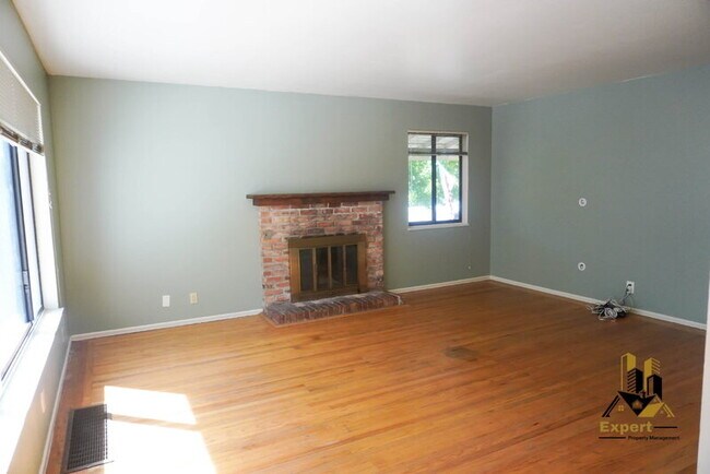Foto del edificio - 7479 Skycrest Ct