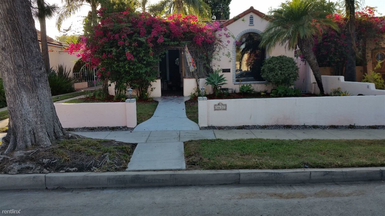 Foto principal - 3637 1/2 Myrtle Ave