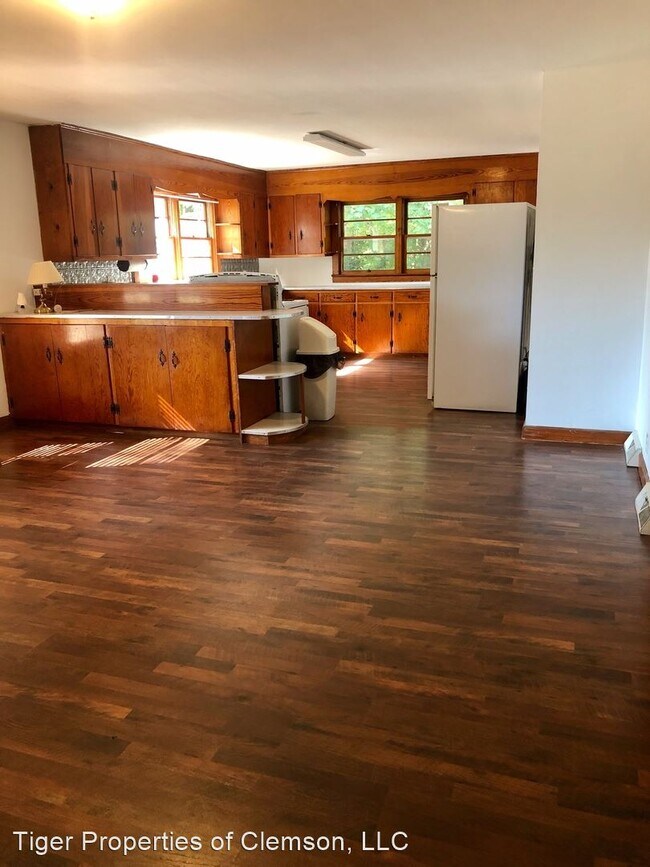 Foto del edificio - 3 br, 1 bath House - 249 Old Six Mile Rd
