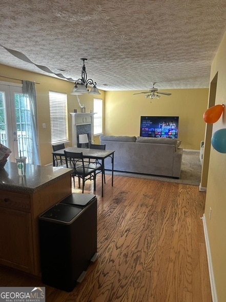 Foto del edificio - 928 Shannon Rd SE
