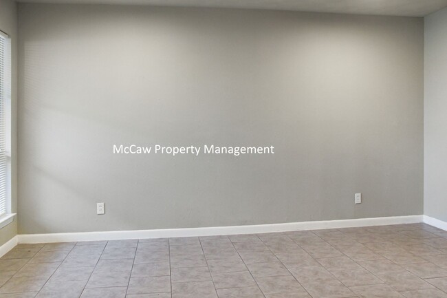 Building Photo - 3/1/1 Home in Dallas!