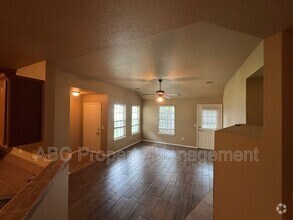 Building Photo - 2810 Wildwood Dr