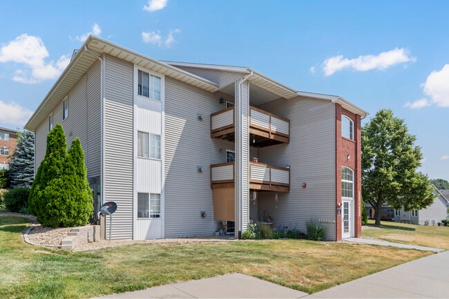 Building Photo - 2440 Rushmore Dr