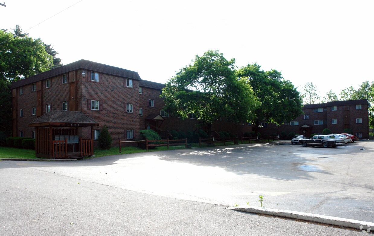 Foto del edificio - Hunter's Run Apartments
