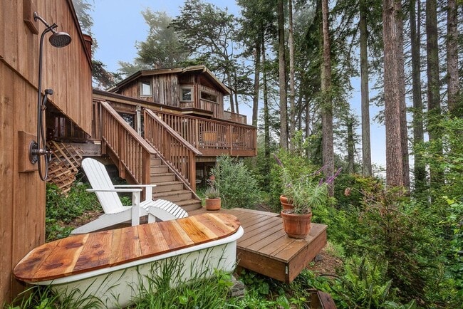 Building Photo - 14 St Jude Rd