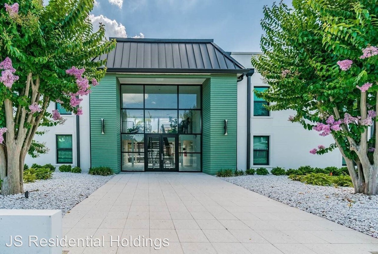 Foto principal - 2 br, 1 bath Apartment - 115 S Lois Ave # 202