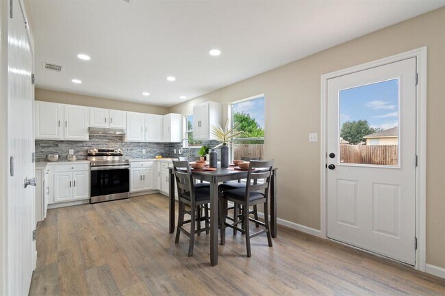 Foto del edificio - 126 Meadow Park Dr