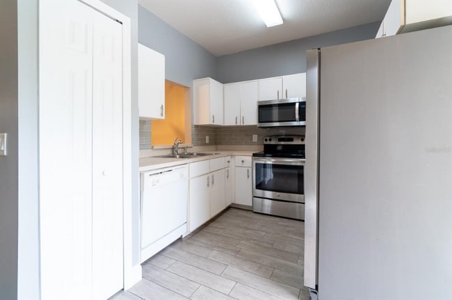 Building Photo - 6037 Scotchwood Glen