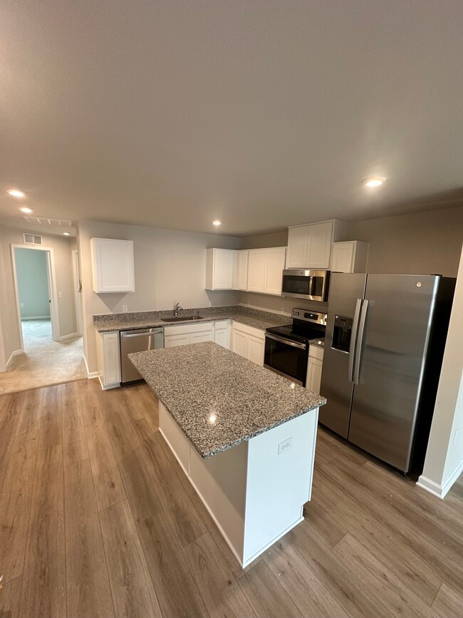 Building Photo - 18 Beach Ct