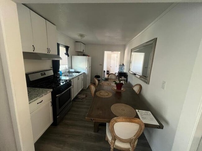 Foto del edificio - Fully Furnished 3 Bed House for Rent Campbell Ave Riverside CA
