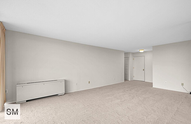 Building Photo - 6100 Westchester Park Dr